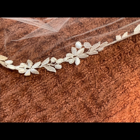 Exquisite silk cathedral length bridal veil. 30’ long. New. - Picture 2 of 9